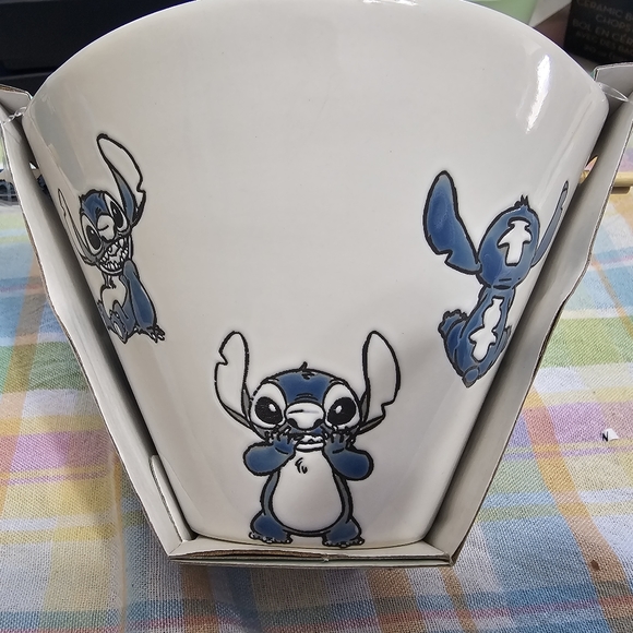 Disney Stitch Noodle Bowl with chopsticks - Picture 7 of 8